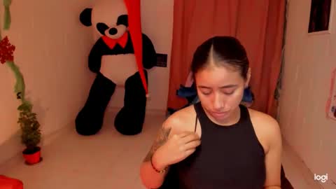 Snapshot of ave_fenix69 chatting on 01/04/25, 02:25 Valery -- online show from 01/04/25, 02:25