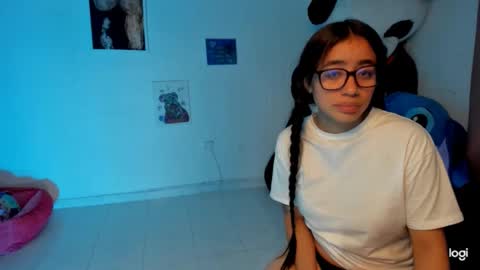 Snapshot of ave_fenix69 chatting on 02/14/25, 03:54 Valery -- online show from 02/14/25, 03:54