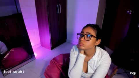 Snapshot of ave_fenix69 chatting on 12/17/25, 02:06 Valery -- online show from 12/17/25, 02:06