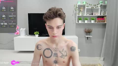 Snapshot of avegothy chatting on 02/18/25, 01:33 gothy 3 online show from 02/18/25, 01:33