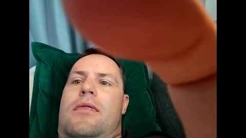 Snapshot of averagejoe2025 chatting on 04/21/26, 02:51 averagejoe2025 online show from 04/21/26, 02:51