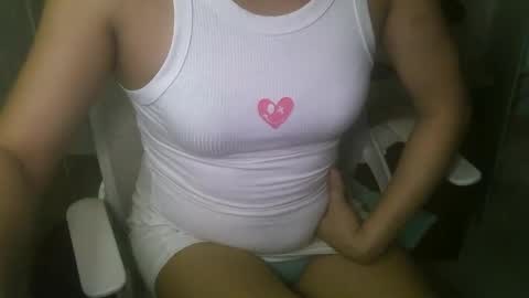 Snapshot of averageuncut1 chatting on 02/11/25, 02:14 Rhian online show from 02/11/25, 02:14