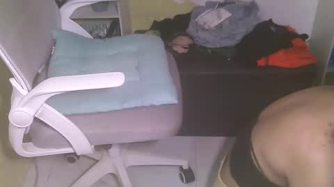 Snapshot of averageuncut1 chatting on 02/15/25, 05:30 Rhian online show from 02/15/25, 05:30