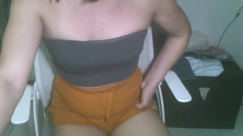 Snapshot of averageuncut1 chatting on 02/18/25, 04:48 Rhian online show from 02/18/25, 04:48