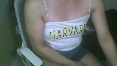 Snapshot of averageuncut1 chatting on 02/20/25, 06:39 Rhian online show from 02/20/25, 06:39