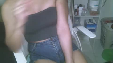 Snapshot of averageuncut1 chatting on 02/20/25, 06:13 Rhian online show from 02/20/25, 06:13