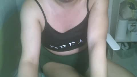 Snapshot of averageuncut1 chatting on 02/25/25, 03:49 Rhian online show from 02/25/25, 03:49