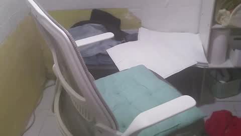 Snapshot of averageuncut1 chatting on 02/26/25, 04:25 Rhian online show from 02/26/25, 04:25