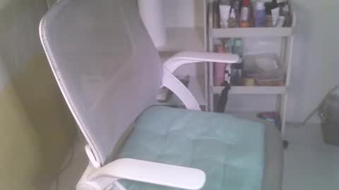 Snapshot of averageuncut1 chatting on 03/05/25, 06:01 Rhian online show from 03/05/25, 06:01