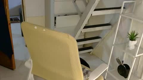 Snapshot of averageuncut1 chatting on 10/05/25, 01:59 Rhian online show from 10/05/25, 01:59