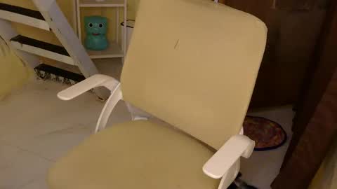 Snapshot of averageuncut1 chatting on 10/13/25, 03:50 Rhian online show from 10/13/25, 03:50