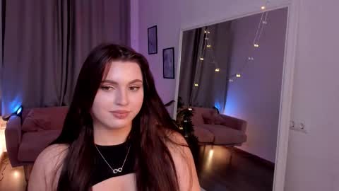 Snapshot of avery_flores chatting on 12/15/25, 10:03 Avery online show from 12/15/25, 10:03