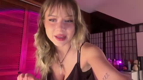 Avery  online show from 11/08/25, 10:30