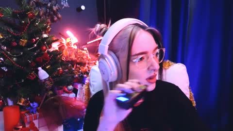 Avriel online show from 12/16/24, 02:15