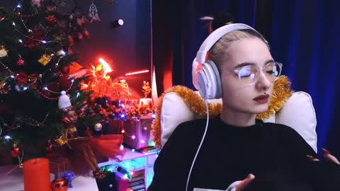 Avriel online show from 12/22/24, 02:49