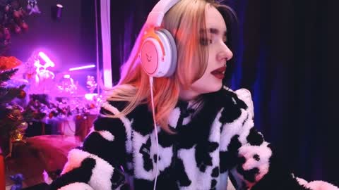 Avriel online show from 01/17/25, 01:57