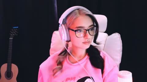 Avriel online show from 02/04/25, 02:39