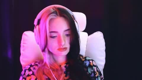 Avriel online show from 02/06/25, 02:22