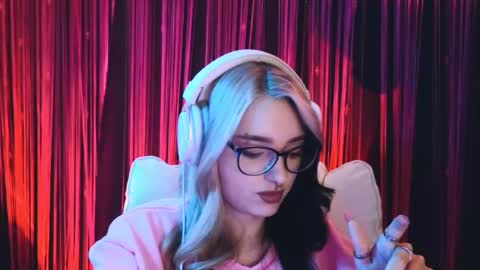 Avriel online show from 02/14/25, 03:11