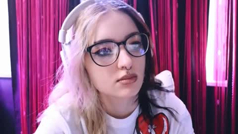 Avriel online show from 02/23/25, 02:40