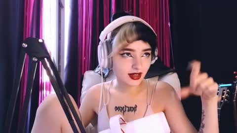 Avriel online show from 09/20/25, 05:19