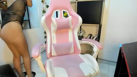 Snapshot of avi_thomsonn chatting on 02/14/26, 03:53 avi_thomsonn online show from 02/14/26, 03:53