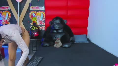 Snapshot of avi_thomsonn chatting on 02/24/26, 02:42 avi_thomsonn online show from 02/24/26, 02:42