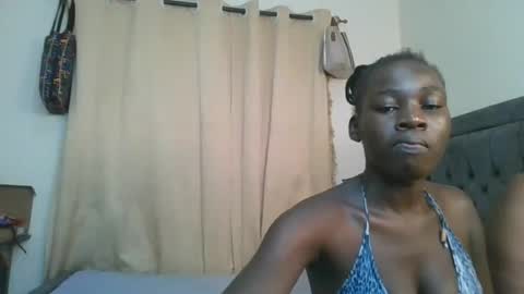 Snapshot of avian_babe1 chatting on 06/20/26, 11:29 avian_babe1 online show from 06/20/26, 11:29
