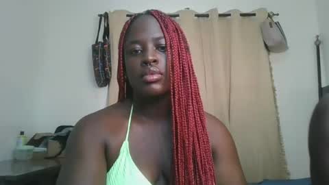 Snapshot of avian_babe1 chatting on 06/28/26, 06:52 avian_babe1 online show from 06/28/26, 06:52