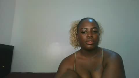 Snapshot of avian_babe1 chatting on 07/22/26, 10:18 avian_babe1 online show from 07/22/26, 10:18
