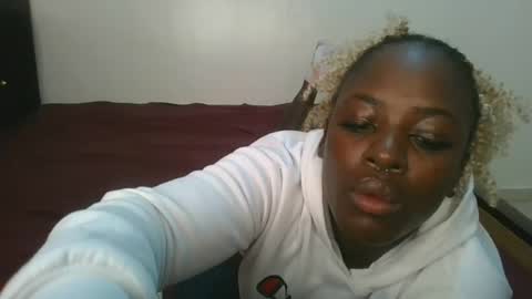 Snapshot of avian_babe1 chatting on 07/24/26, 02:09 avian_babe1 online show from 07/24/26, 02:09