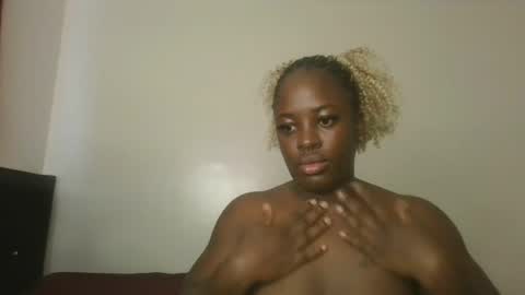 Snapshot of avian_babe1 chatting on 07/26/26, 11:17 avian_babe1 online show from 07/26/26, 11:17