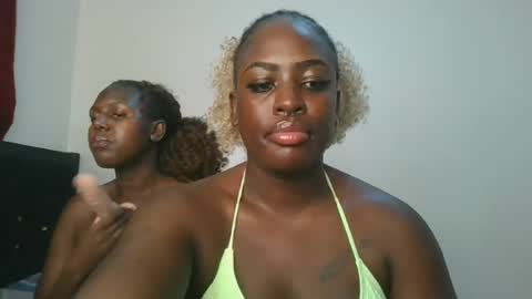 Snapshot of avian_babe1 chatting on 07/26/26, 11:22 avian_babe1 online show from 07/26/26, 11:22
