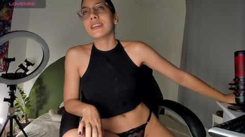 Snapshot of avis12_ chatting on 04/16/26, 03:18 Follow me Pvt and c2c is on online show from 04/16/26, 03:18