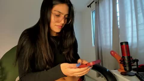 Snapshot of avis12_ chatting on 04/18/26, 08:09 Follow me Pvt and c2c is on online show from 04/18/26, 08:09