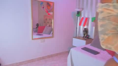 Snapshot of avis_lara chatting on 06/23/26, 07:12 AVIS online show from 06/23/26, 07:12