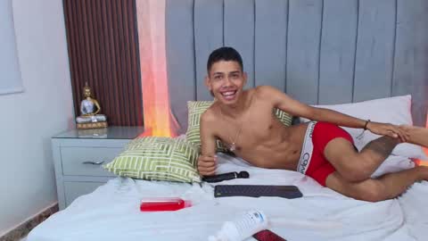 Snapshot of avril_evansgb chatting on 03/08/25, 03:13 Javier y Lorena online show from 03/08/25, 03:13