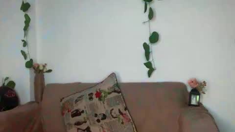 Snapshot of avril_jackson chatting on 02/14/25, 07:49 Avril online show from 02/14/25, 07:49