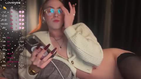 avril_pearly_ online show from 02/21/25, 12:49