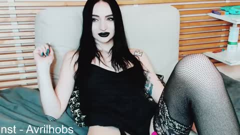 Snapshot of avrilhobs chatting on 02/06/25, 11:32 Avril online show from 02/06/25, 11:32