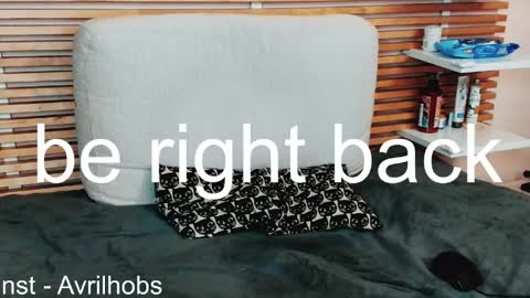 Snapshot of avrilhobs chatting on 04/11/26, 08:02 Avril online show from 04/11/26, 08:02