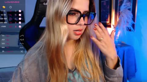 Avrill Morgan online show from 12/19/24, 10:42