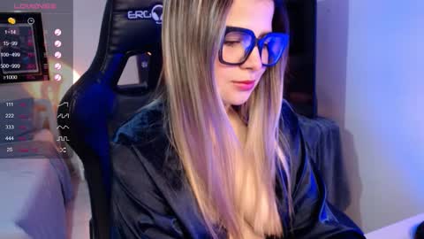 Avrill Morgan online show from 10/13/25, 03:34