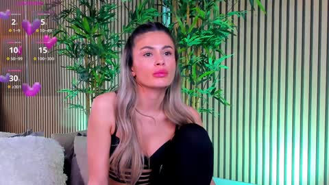 AVRILL CYRUX online show from 01/02/25, 10:37