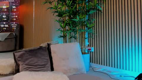 AVRILL CYRUX online show from 02/07/25, 10:19