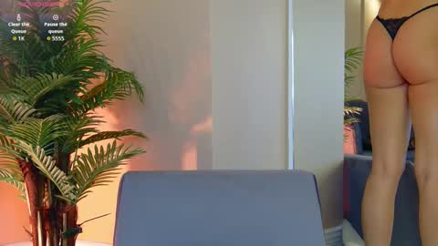 AVRILL CYRUX online show from 10/07/25, 07:05