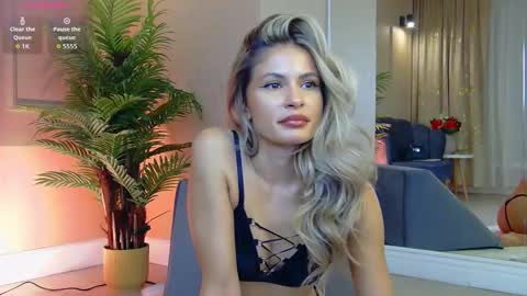 AVRILL CYRUX online show from 10/17/25, 08:28