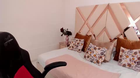 Avril  online show from 01/13/26, 12:10