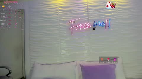 Snapshot of avymilton chatting on 12/02/24, 11:34 Avy  online show from 12/02/24, 11:34