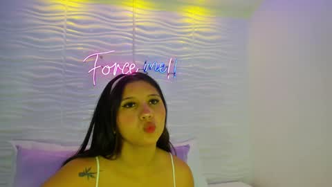 Snapshot of avymilton chatting on 12/06/24, 11:33 Avy  online show from 12/06/24, 11:33